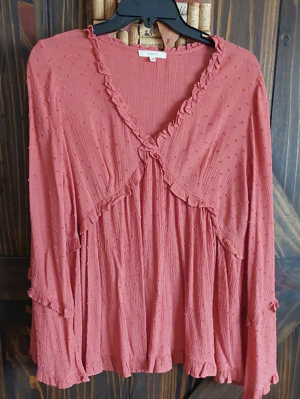 Easel Dot Textured Ruffle V-Neck Blouse in Dusty Rose Sz Medium